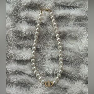 Elegant Pearl Necklace with Gold Accent